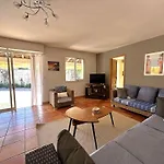 Villa Vieux Moulin Avec Piscine Pour 7 Personnes Avec Piscine A Hyeres