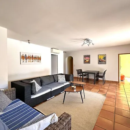 Vieux Moulin Avec Piscine Pour 7 Personnes Avec Piscine A *